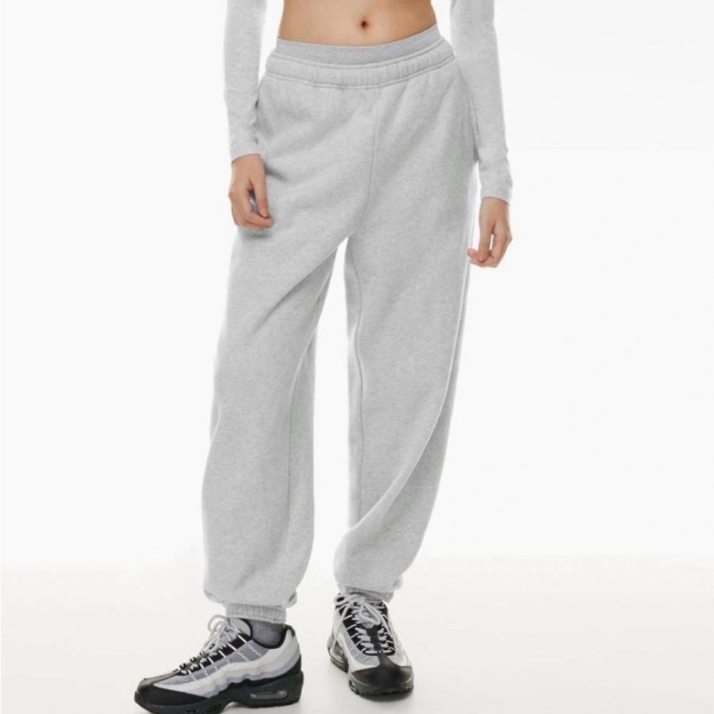 aritzia heather grey sweatpants